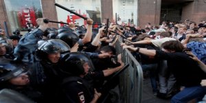 Rusya'daki Seçim Protestolarında 400 Kişi Gözaltına Alındı