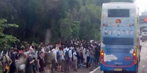 Hong Kong'da İki Otobüs Çarpıştı: 77 Yaralı