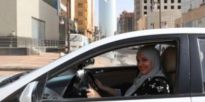 Suudi Arabistan'da Kadınların Araç Kullanması İçin Erkek Refakati Şartı Kaldırıldı
