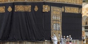 Kabe'nin Örtüsü 'Kisve-i Şerif' Değiştirildi