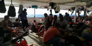 İtalya'nın Denizde Bıraktığı Göçmenleri 6 Ülke Kabul Ediyor