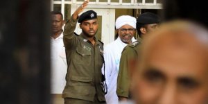 Sudan'ın Devrik Lideri Beşir Hakim Karşısında