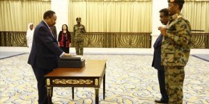 Sudan'da Geçiş Dönemi Başbakanı Hamadok Yemin Etti