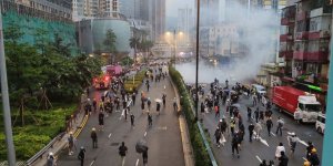 Çin Askerlerinden Hong Kong'da Rotasyon
