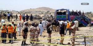 Pakistan'da Otobüs Uçuruma Yuvarlandı: 24 Ölü
