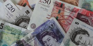 İngiliz Sterlini 2016'dan Bu Yana En Düşük Seviyesinde