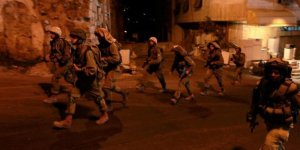 İşgal Güçleri Gece Baskınlarında 14 Filistinliyi Gözaltına Aldı