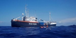 Terk Edilen Sığınmacı Gemisinde Bir Çocuk İntihar Girişiminde Bulundu