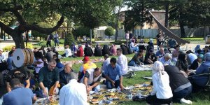 İBB'de İşten Çıkarılan İşçiler Vatandaşlarla Bir Araya Geldi