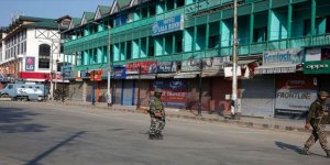 Cammu Keşmir'de Kısıtlamalar Devam Ediyor