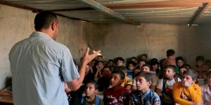 İdlib'de Yeni Eğitim Yılı Göç ve Saldırıların Gölgesinde Başladı