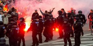 Almanya'da Aşırı Sağcılar Silahlanıyor