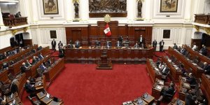 Peru’da Devlet Başkanı Kongre'yi, Kongre de Devlet Başkanı’nı Feshetti