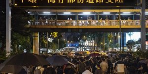Hong Kong'ta Protestolar Sürüyor