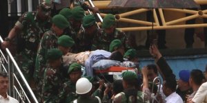 Endonezya Güvenlik Bakanı'na Bıçaklı Saldırı