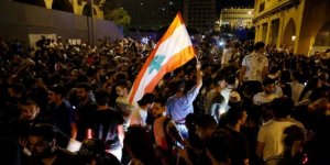 Lübnan'da Göstericilerin Yaktığı Ateşin Sıçradığı Binada 2 Kişi Yaşamını Yitirdi
