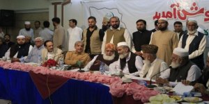 Pakistan'da Muhalefet Partileri Sokağa İniyor
