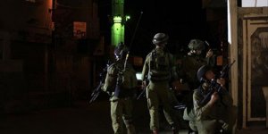 İşgal Güçleri Batı Şeria'da 15 Filistinliyi Gözaltına Aldı