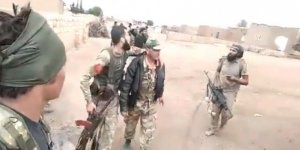 Türkiye Destekli Suriyeli Muhalifler Esed Rejimi Askerlerini Esir Aldı