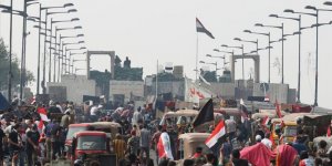 İran, Irak'taki Eylemler Nedeniyle Mehran Sınır Kapısı'nı Kapattı