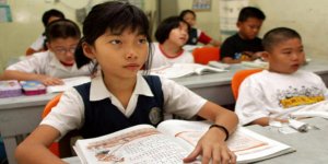 Çin'de Öğrencilere Beyin Dalgalarını Ölçen Cihaz Taktıran Okul, Ailelerin Şikâyetiyle Uygulamayı Bitirdi