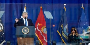 Trump Kurşun Geçirmez Camın Ardından Konuştu