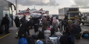 Yunan Adalarındaki Göçmenler Ana Karaya Taşınıyor