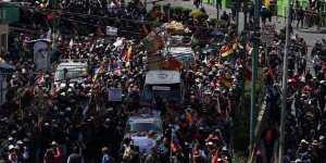 Bolivya'da Cenazeleriyle Yürümek İsteyen Protestoculara Müdahale