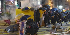 Hong Kong'da Yeni Seçilen Belediye Meclisi Üyelerinden Protestoculara Destek