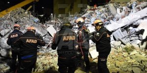 Türkiye'den Arnavutluk'a Gelen Arama Kurtarma Ekipleri Çalışmalara Başladı