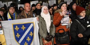 Bosna Soykırımını İnkar Eden Peter Handke'ye Nobel Ödülü Verilmesi İsveç'te Protesto Edildi