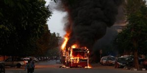 Hindistan'da Ayrımcı Vatandaşlık Yasası Karşıtı Protestolar Sürüyor 