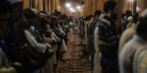 Cammu Keşmir'in En Büyük Camisinde 4,5 Ay Sonra İlk Namaz