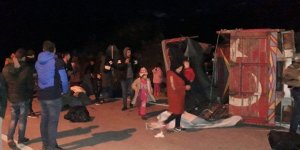 Çanakkale'de Göçmenleri Taşıyan Kamyon Devrildi: 32 Yaralı