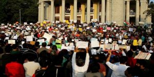 Hindistan'da Protestolar Sürüyor 