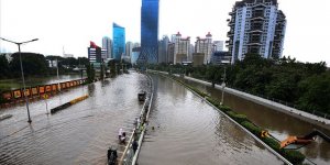 Endonezya'daki Selde Ölü Sayısı 16'ya Yükseldi