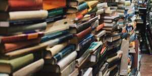 İran'da Türkçe Kitap Basan Yayınevi Kapatılarak Sahibi Hapse Atıldı 