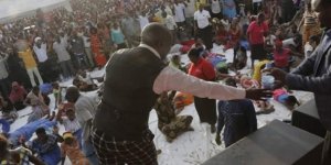 Tanzanya'da Kilise Ayininde İzdiham 