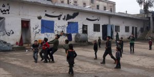 Bombalardan Kaçan İdlibli Aileler Çareyi 'Hapishaneye Girmekte' Buldu