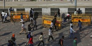 Hindistan'da Protestolar Şiddet Olaylarına Dönüştü