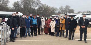 Hukukçular Derneği Üyeleri Sınırdaki Mültecilerle Görüştü