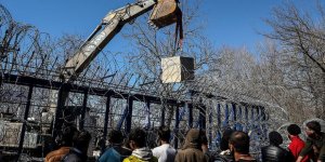 Yunanistan Göçmenlerin Karşısına Beton Duvarlar Ördü