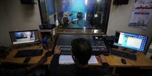 Gazze'de Eğitim, Radyo ve Sosyal Paylaşım Siteleri Üzerinden Veriliyor