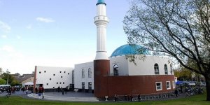 Avrupa'daki Bazı Camilerde Moral Amaçlı Ezan Okunuyor