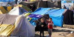 Sığınmacı Çocuklar Sınırda Umutla Bekliyor