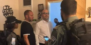 Siyonist İsrail Güçleri Filistinli Bakanı Evine Baskın Düzenleyerek Gözaltına Aldı