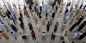 Pakistan'da Cemaatle Namaz Kılma Yasağı Kaldırıldı