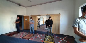 Uzun Bir Aradan Sonra İrşad Kitabevinde Cemaatle Namaz Kılındı!