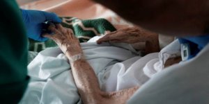 Kanada'da COVID-19'dan Ölenlerin Sayısı 6 Bin 637'ye Yükseldi