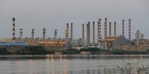 İran'ın Petrol Gelirleri 9 Yılda Yüzde 92 Eridi